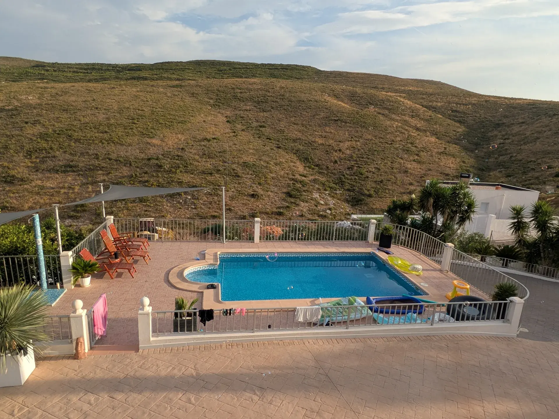 Piscine de Las Palomas avec vue panoramique sur les collines de Turís